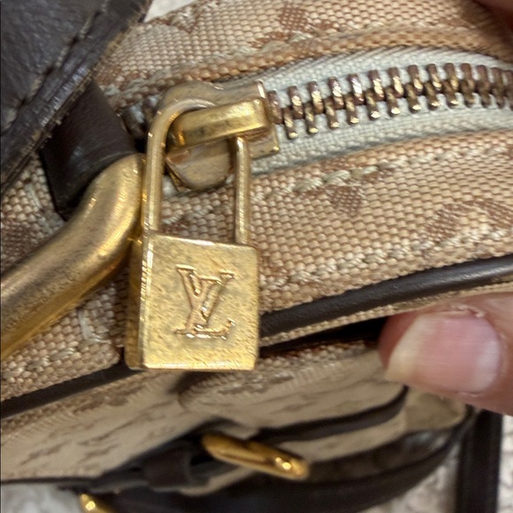 Louis Vuitton Cream and Brown Monogram Crossbody Bag - Picture 9 of 11